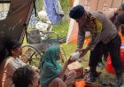 Brimob Metro Jaya Kerahkan 2 Unit Kendaraan Dapur Lapangan Bagikan Bantuan Makanan untuk Korban Kebakaran Pasar Jiung